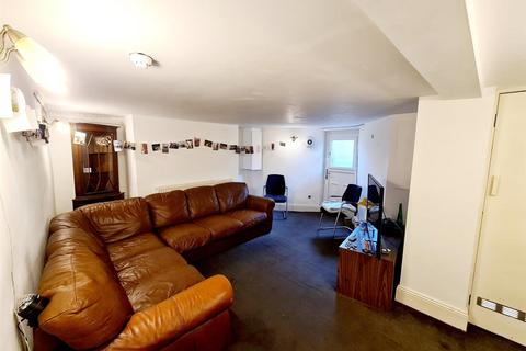 8 bedroom private hall to rent, Blades Street, Lancaster LA1