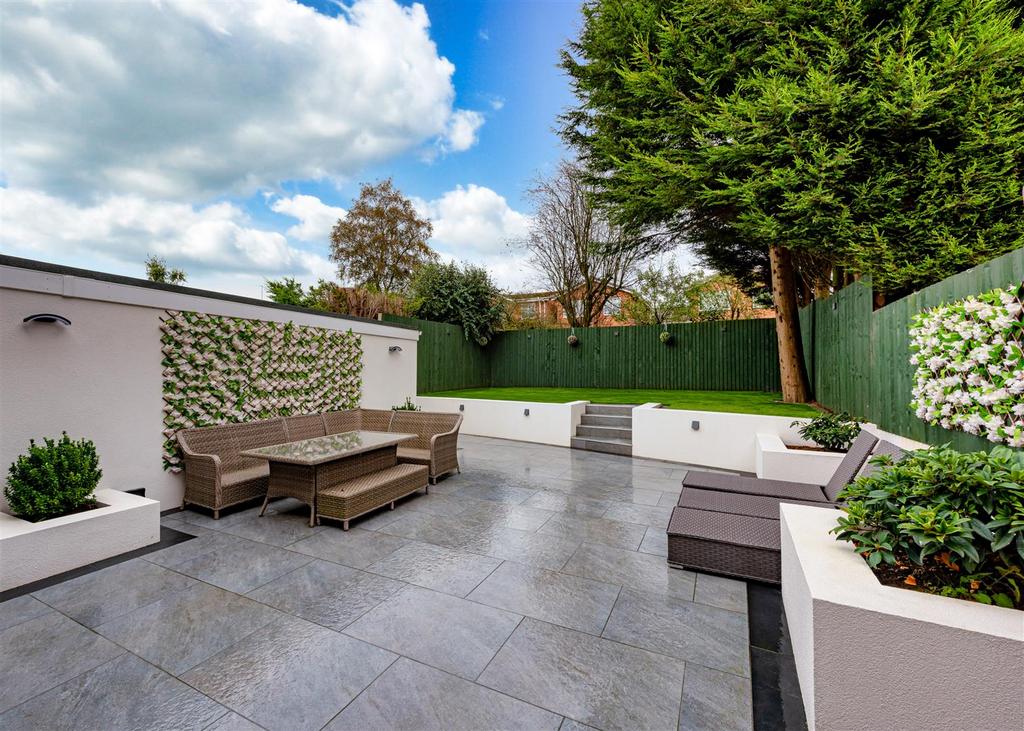 6 Tanglewood Grove, Dudley 4 bed detached house for sale £399,950