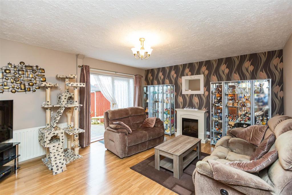 Greenlands Avenue, Greenlands, Redditch 3 bed terraced house £950 pcm