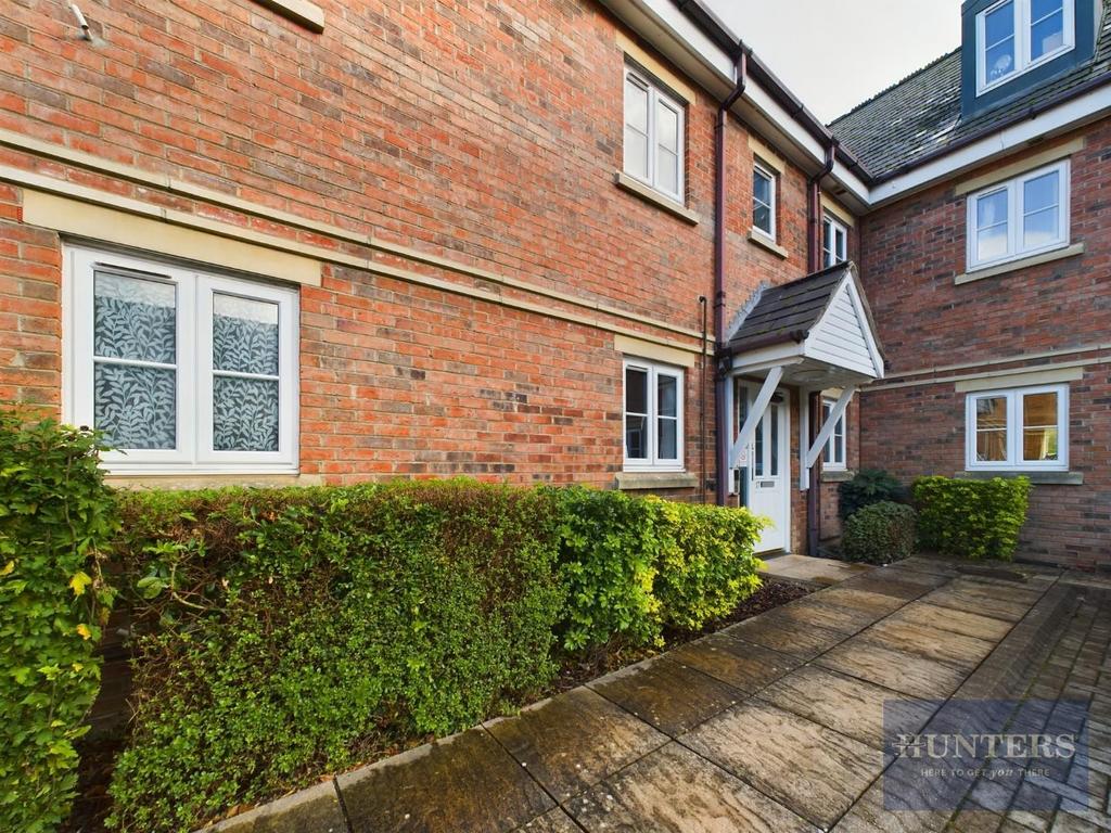 Wade Court, Cheltenham 2 bed flat for sale £220,000