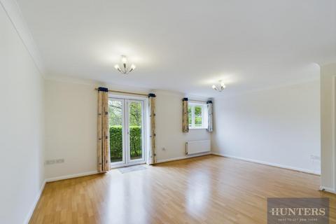 2 bedroom flat for sale, Wade Court, Cheltenham