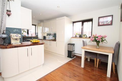 3 bedroom detached house for sale - Crothall Close, Palmers Green, London N13