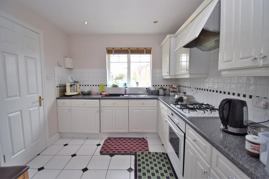 Willow Wood Close, Burnham, SL1 3 bed semidetached house for sale £480,000