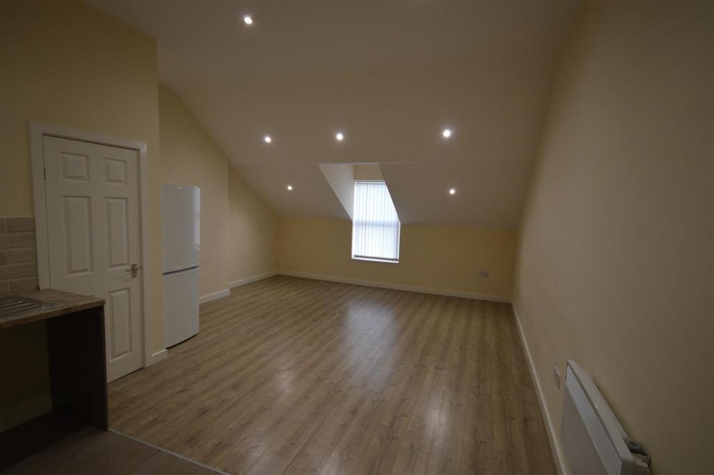 Carlton Street, Castleford 2 bed flat £550 pcm (£127 pw)