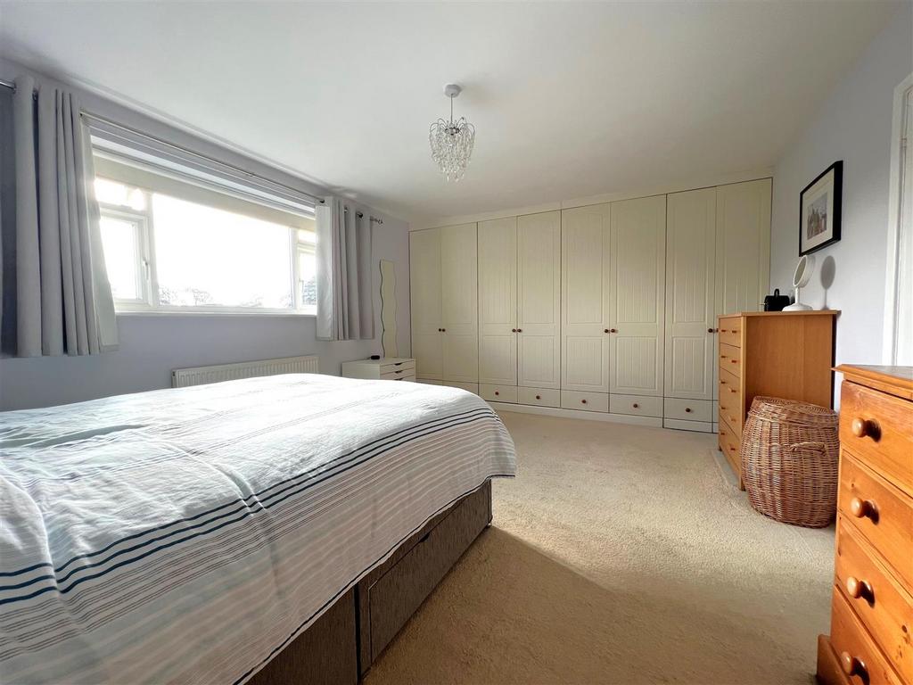Bedroom 1.jpg