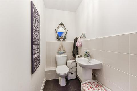 39 Arena Close, Andover, SP11 6YD