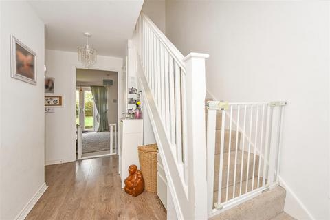 39 Arena Close, Andover, SP11 6YD