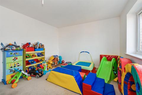 39 Arena Close, Andover, SP11 6YD