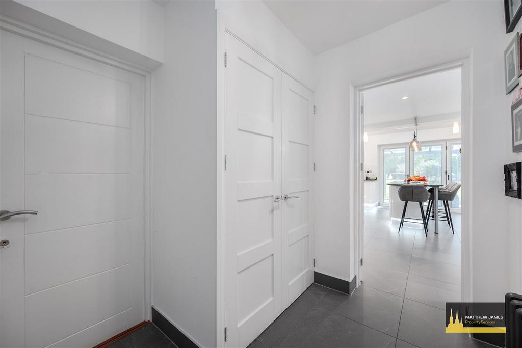 16 Ebro Crescent-19.jpg