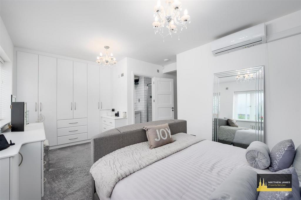 16 Ebro Crescent-23.jpg