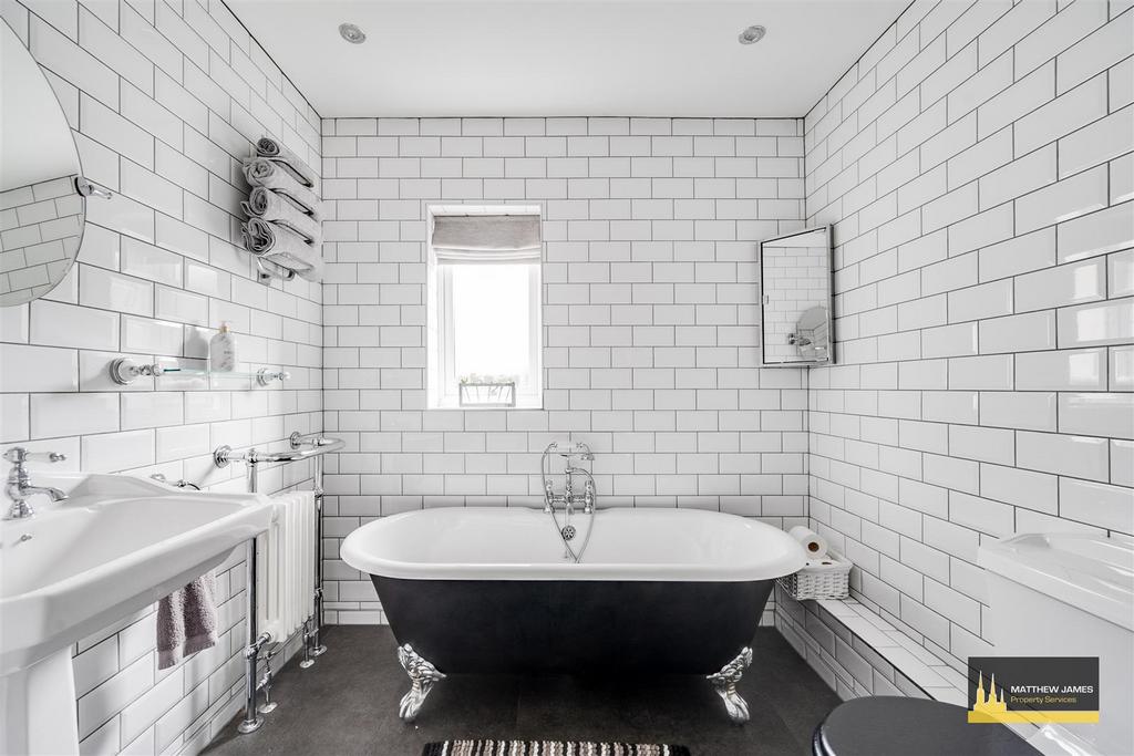 16 Ebro Crescent-26.jpg