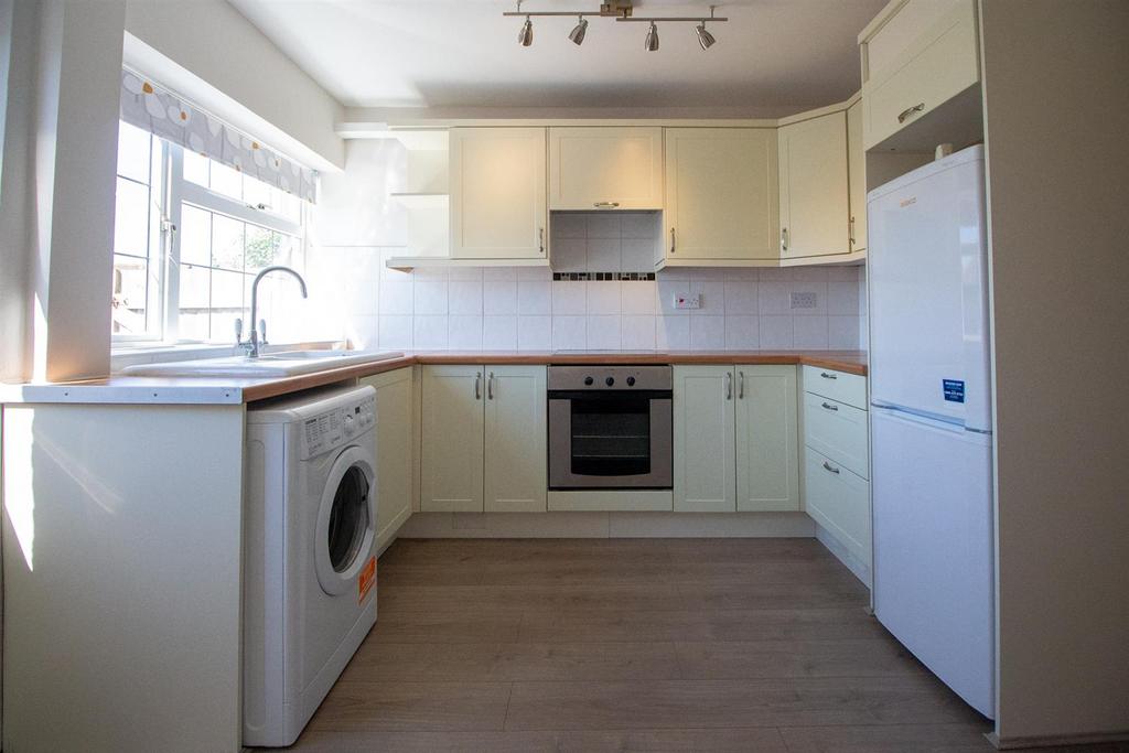 5 Colwell Road   Kitchen 2.jpg
