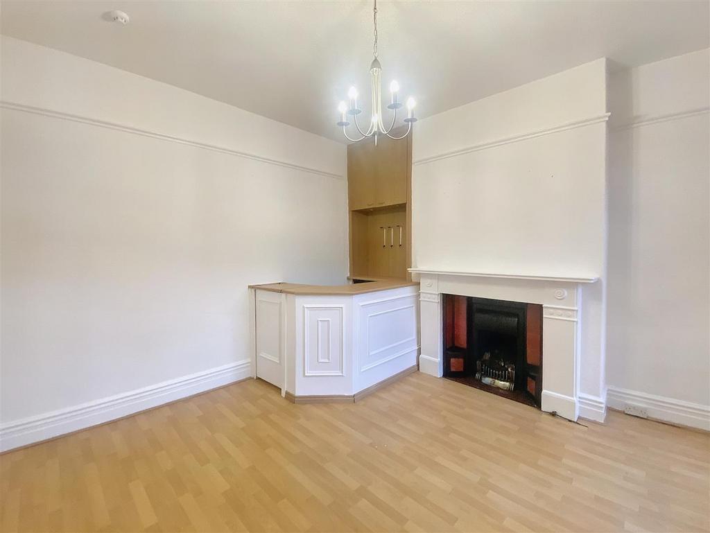 North Parade, Whitley Bay 8 bed terraced house £1,500 pcm (£346 pw)
