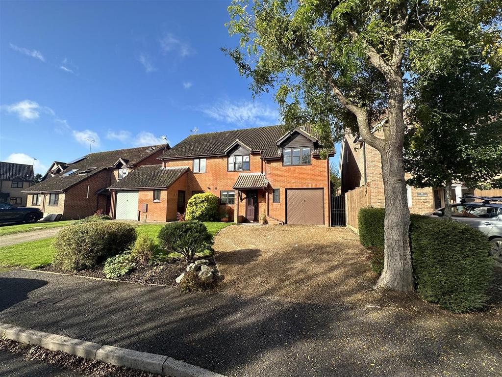 Eggars Field, Bentley 5 bed semidetached house for sale £595,000