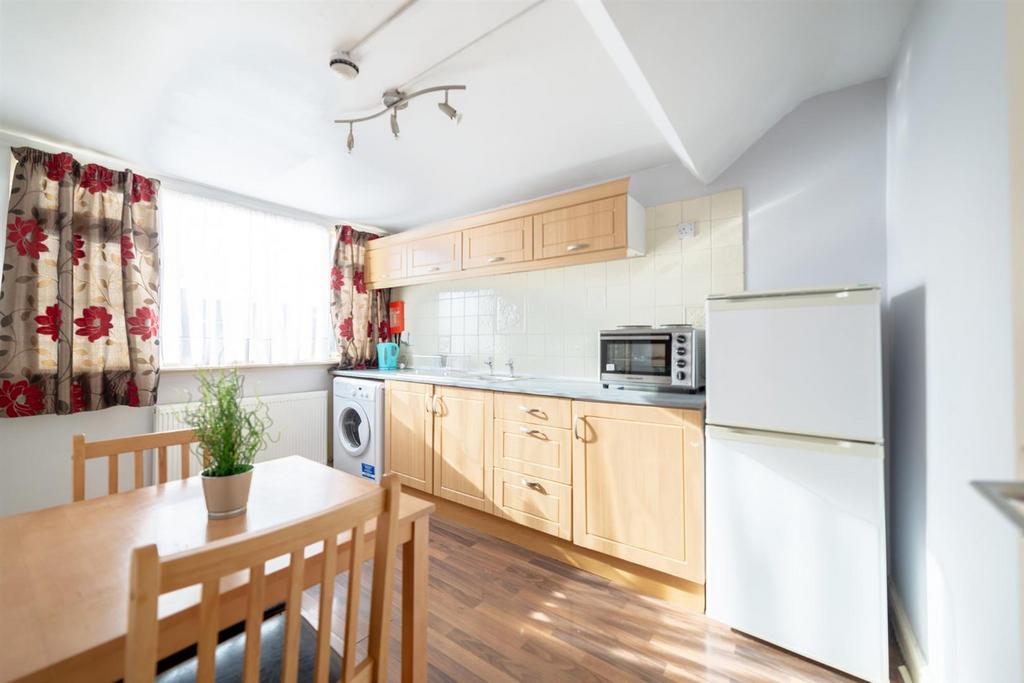 Stannington Grove, Heaton, NE6 Studio £725 pcm (£167 pw)