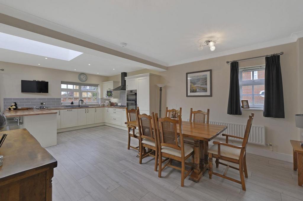 Braeburn Way, Kings Hill, ME19 4BY 3 bed detached house for sale £595,000