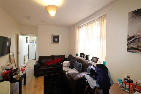 4 bedroom apartment for sale, Chillingham Road, Heaton, Newcastle Upon Tyne