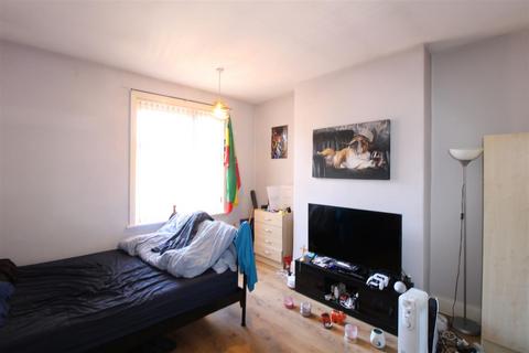 4 bedroom apartment for sale, Chillingham Road, Heaton, Newcastle Upon Tyne
