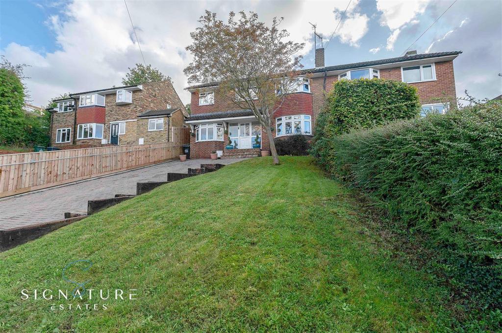 Kindersley Way, Abbots Langley 5 bed semidetached house for sale £