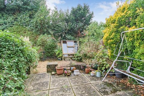 12 Engalee, East Grinstead, RH19 1FE