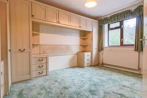 12 Engalee, East Grinstead, RH19 1FE