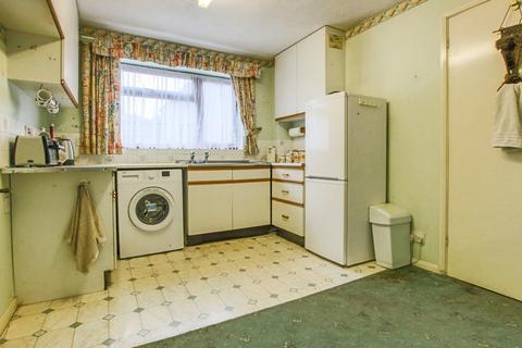12 Engalee, East Grinstead, RH19 1FE