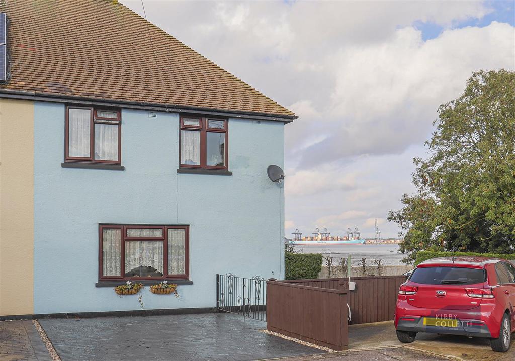 King Avenue, Harwich 3 bed semidetached house £275,000