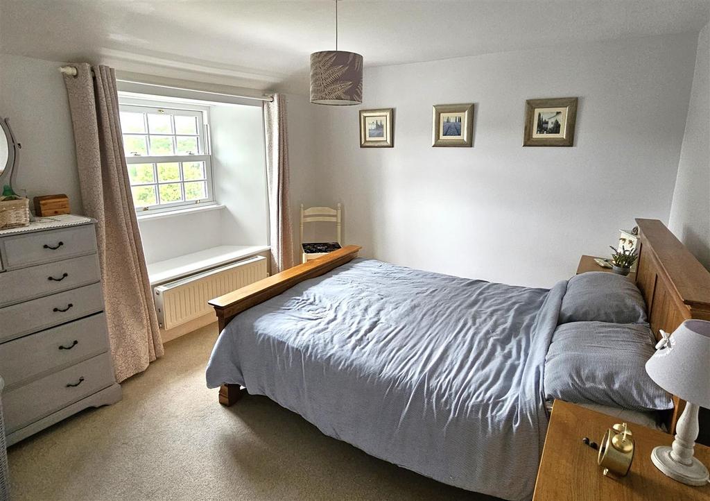 Principal bedroom (2).jpg