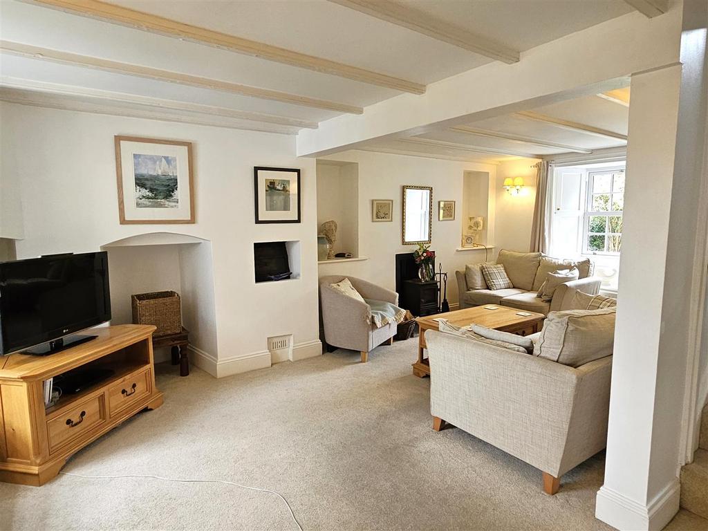 Sitting room (2).jpg