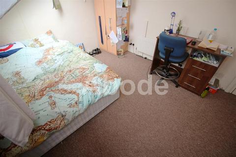 6 bedroom house to rent - Royal Park Avenue, Hyde Park, Leeds