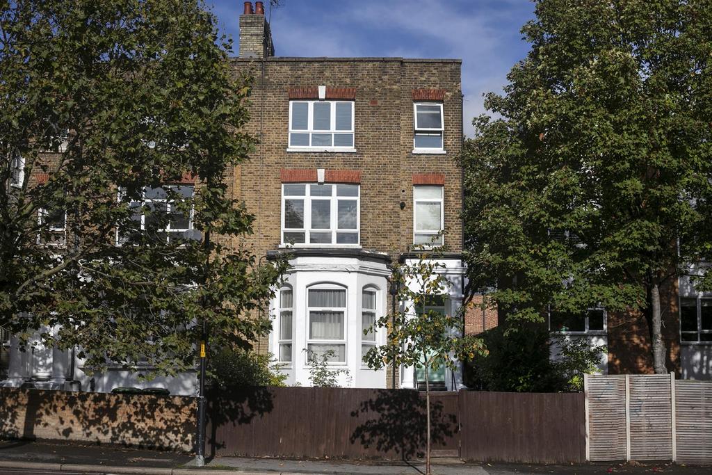East Dulwich Road, East Dulwich, SE22 3 bed flat for sale £700,000