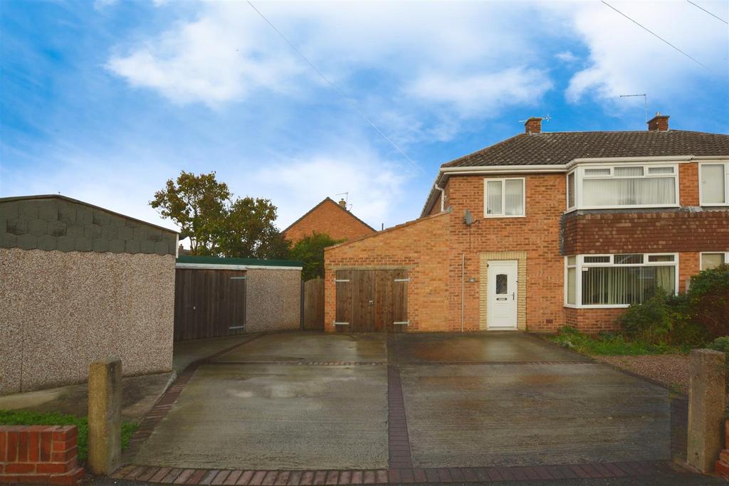 Galway Crescent, Retford 3 bed semidetached house £190,000
