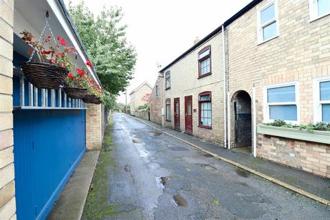 2 bedroom terraced house for sale, Park Road, Alford