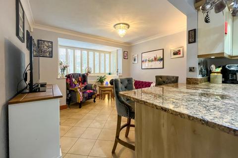 8 Crabtree Way, Tingley, Wakefield, WF3 1TR