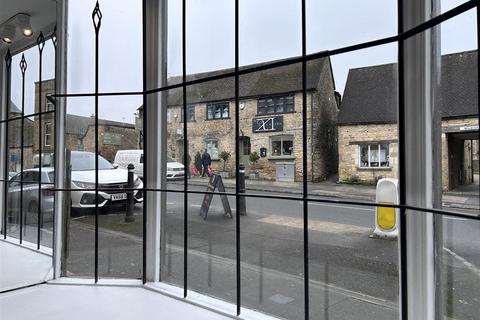 Retail property (high street) to rent, Stow-on-the-Wold