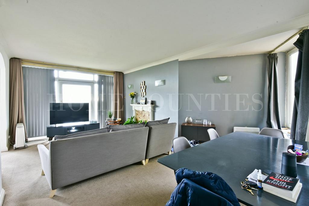 Hadley Road, EN5 2 bed apartment for sale £435,000