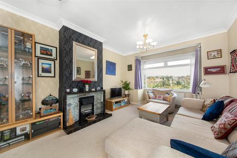 32 Hilltop Road, Whyteleafe, CR3 0DD
