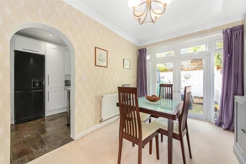 32 Hilltop Road, Whyteleafe, CR3 0DD