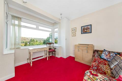 32 Hilltop Road, Whyteleafe, CR3 0DD