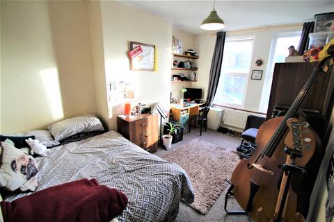 7 bedroom terraced house to rent - Belle Vue Road, Woodhouse, Leeds, LS3 1HG