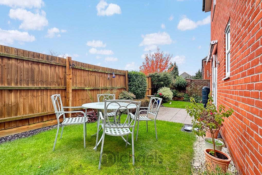King Coel Road, Lexden, Colchester, CO3 2 bed duplex for sale £275,000