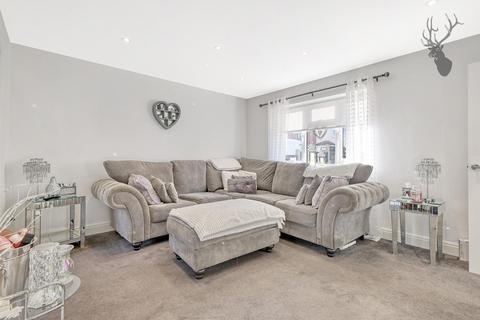 35a Burrow Green, Chigwell, IG7 4HA