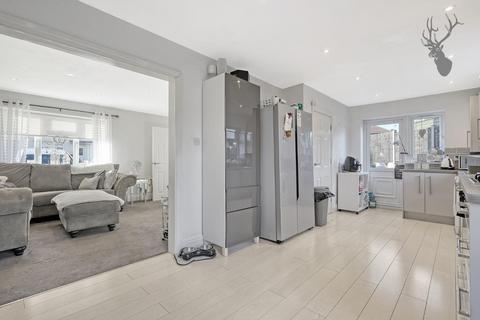 35a Burrow Green, Chigwell, IG7 4HA