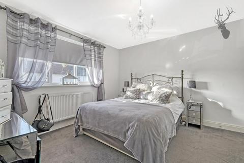 35a Burrow Green, Chigwell, IG7 4HA