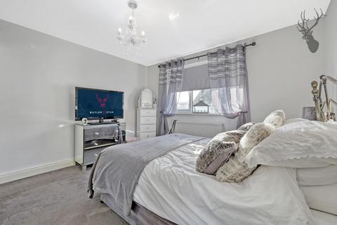 35a Burrow Green, Chigwell, IG7 4HA