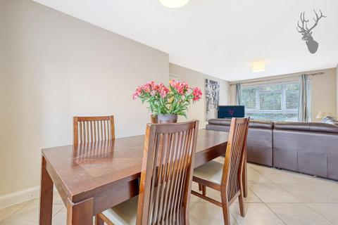 4 Brierly Gardens, London, E2 0TE