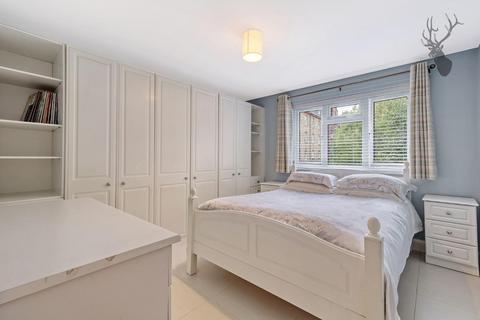 4 Brierly Gardens, London, E2 0TE