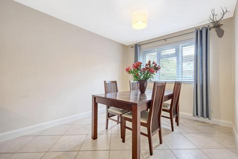 4 Brierly Gardens, London, E2 0TE