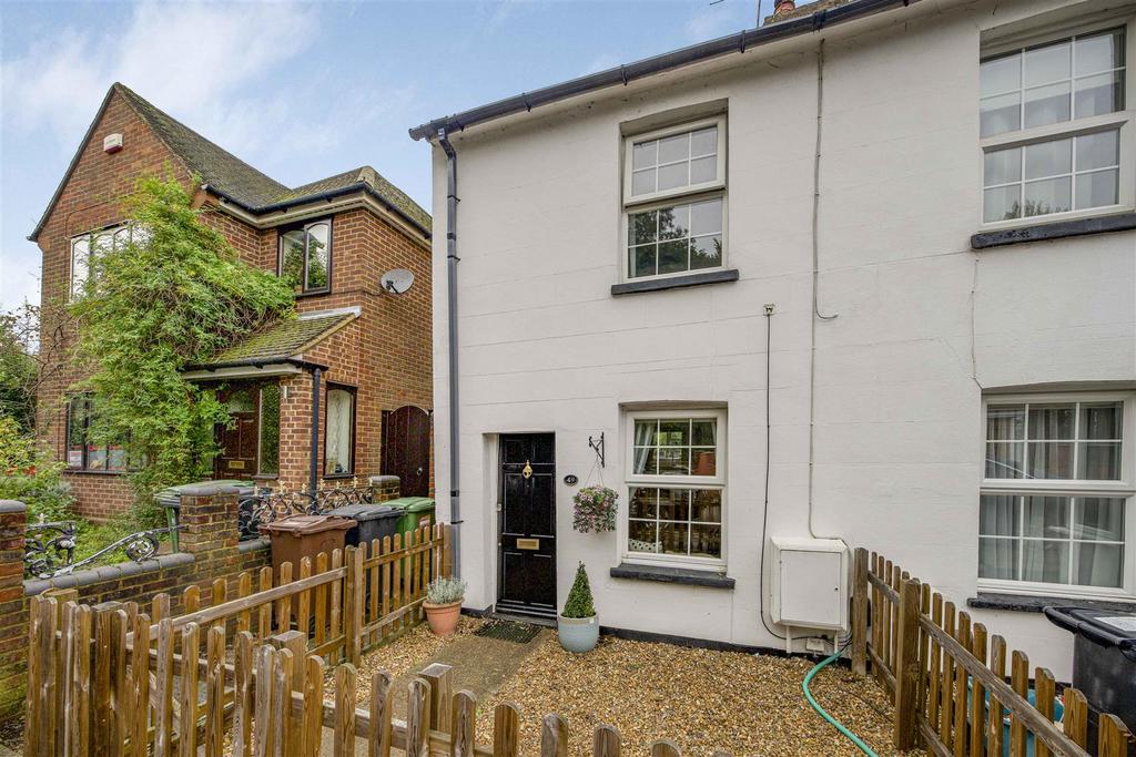 Branch Road, Park Street, St. Albans 2 bed end of terrace house for sale £400,000