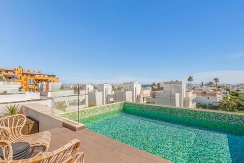 4 bedroom villa, San Pedro Playa, Marbella, Malaga